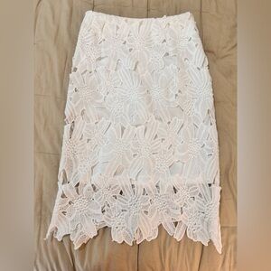 Chic Floral Lace Midi Skirt in White
